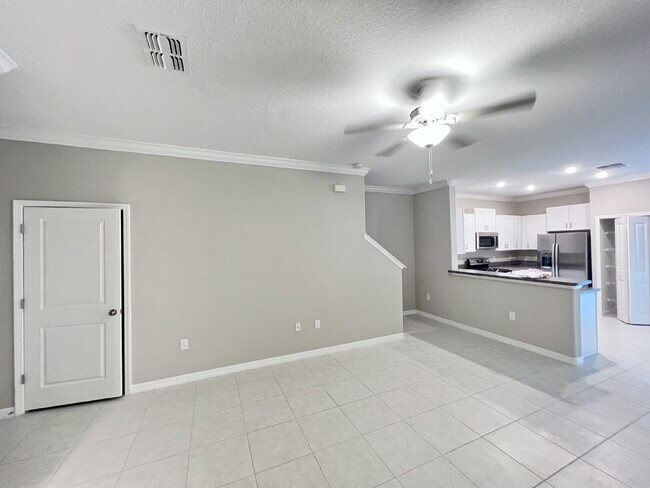 Building Photo - "Charming Gated community 3-Bed Retreat with Lake View & Granite Touches in Lutz!"
