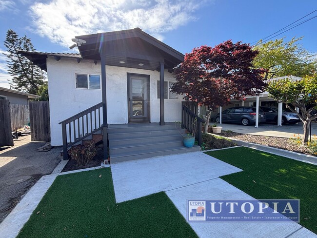 Building Photo - Charming, Sun-Filled 2BD/1BA Home on Quiet...