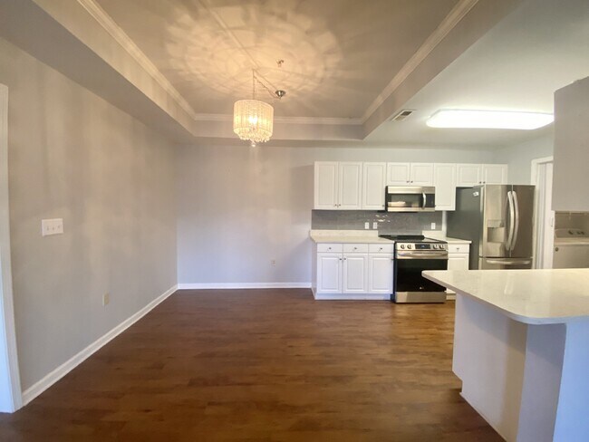 Building Photo - Two Bedroom Spacious Condo Near Everything Bluffton Has to Offer!