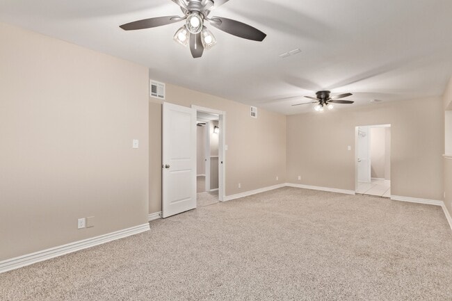 Building Photo - 1495 N Casa Grande Ave
