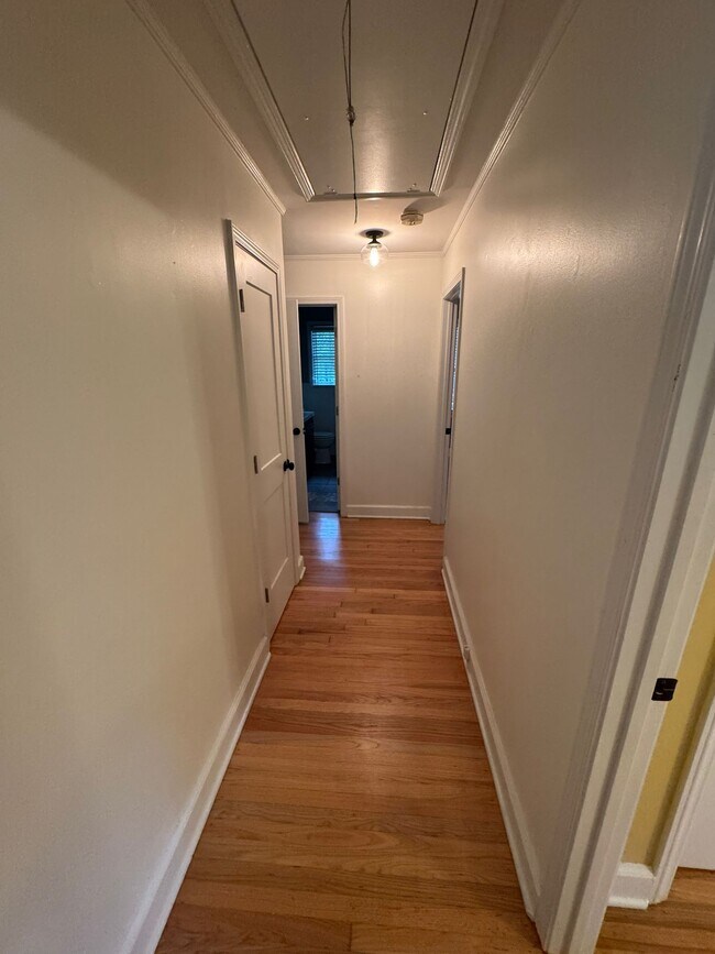 Building Photo - 828 Forest Ridge Dr W