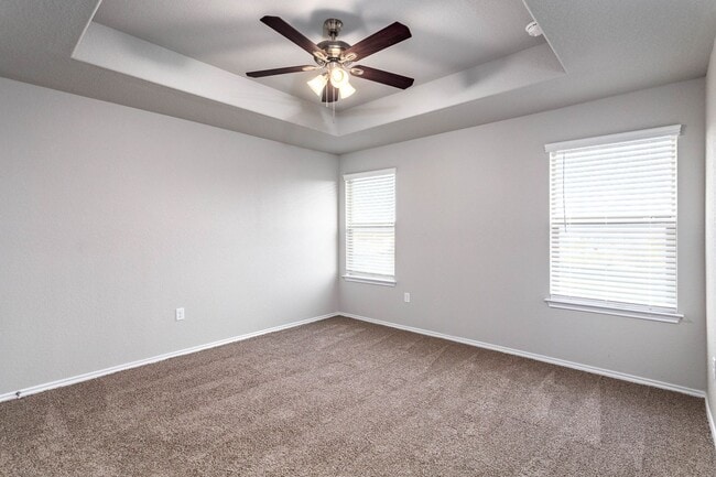 Building Photo - 3 Bedroom, 2.5 Bathroom Duplex in New Brau...