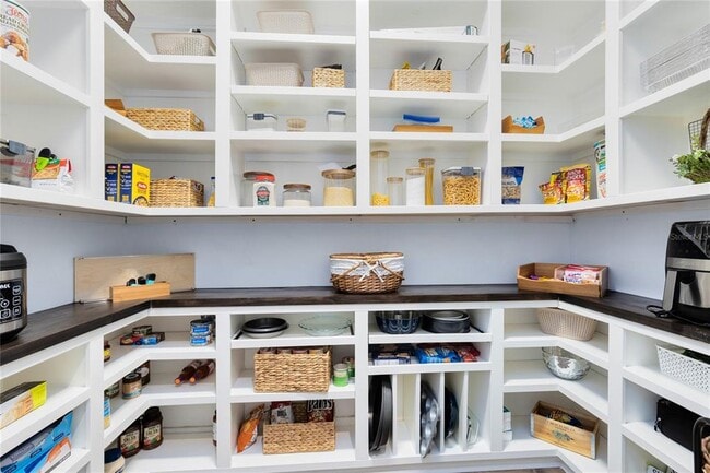 Building Photo - 9374 Reymont Street