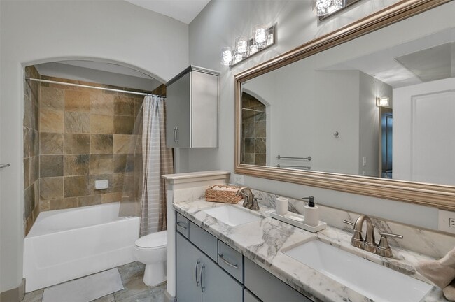 Building Photo - 1901 Post Oak Blvd