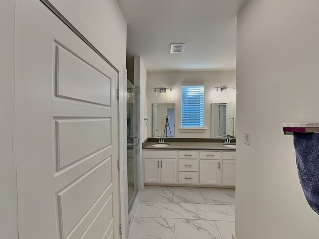 Building Photo - Fabulous 3-Story Townhouse in Frisco Heigh...