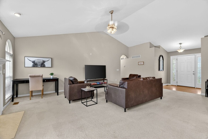 Building Photo - 27 Crimson Leaf Ct
