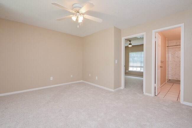 Building Photo - 10 Ridgecross Pl