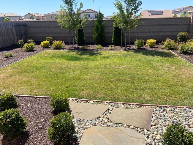 Building Photo - 4 Bdrm, 2.5 bath Solar home - Pradera Ranch Community
