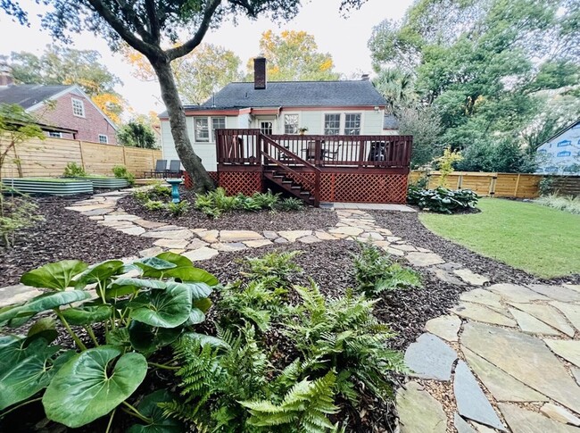 Building Photo - 164 Riverland Dr