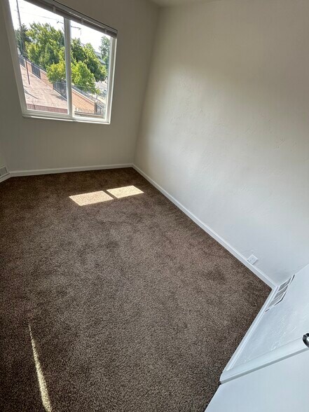 Building Photo - 254 E 700 S