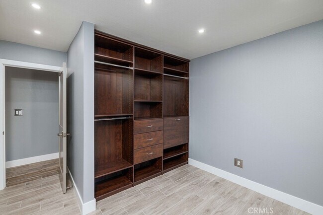 Building Photo - 5672 Rich Hill Way