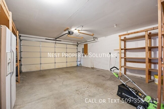Building Photo - 547 S Bayside St