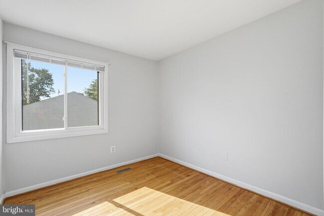Building Photo - 1204 Brethour Ct