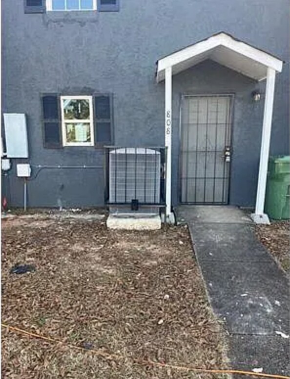 Building Photo - 808 N Gap Loop