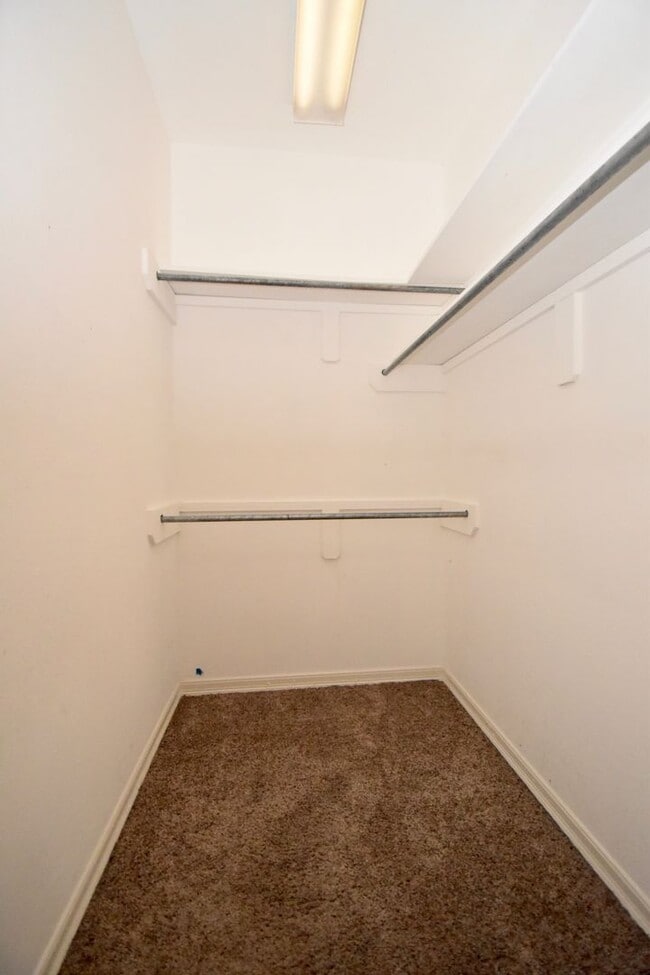 Building Photo - Centrally Located 2 Bedroom 2 Bath House