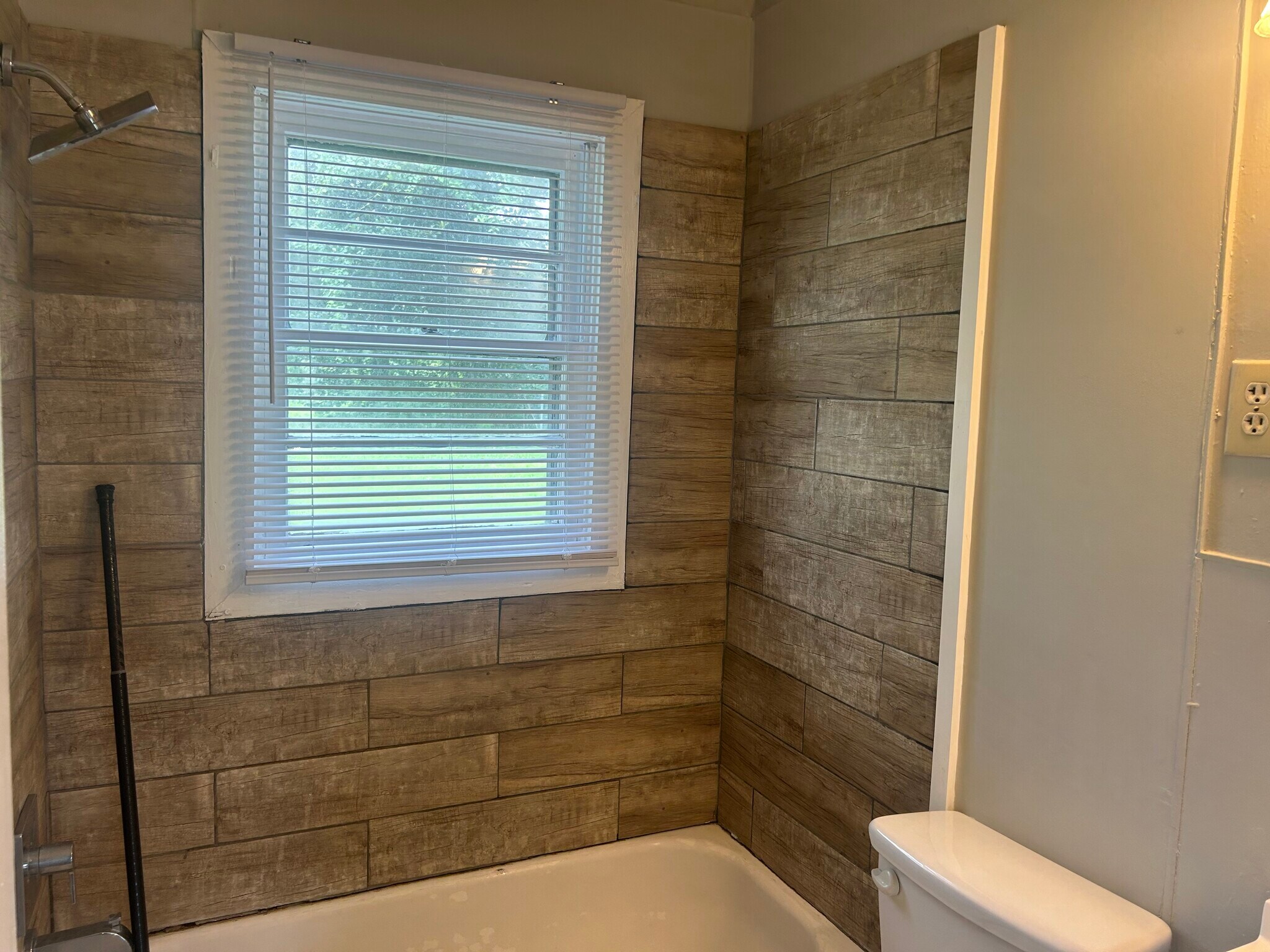 Building Photo - 713 Tallman Cir
