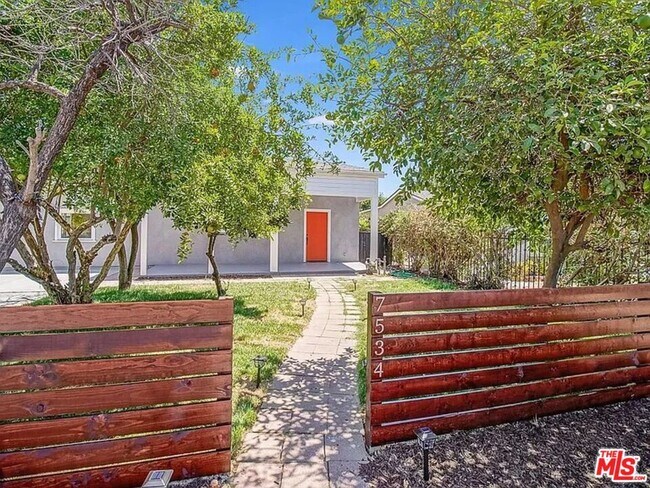 Primary Photo - 7534 Balcom Ave