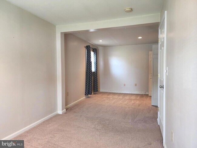 Building Photo - 739 Stouffer Ave