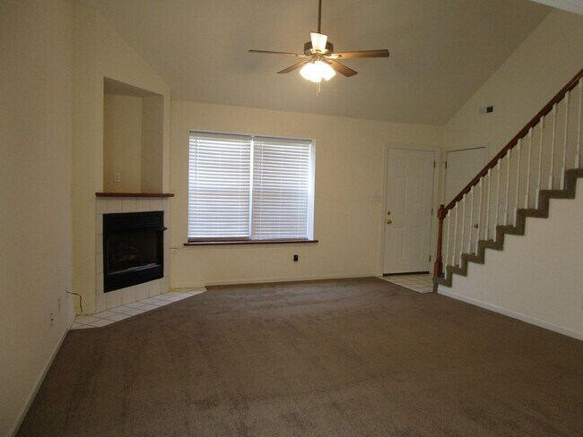 Building Photo - 5004-5006-5006 Betty Jean Way