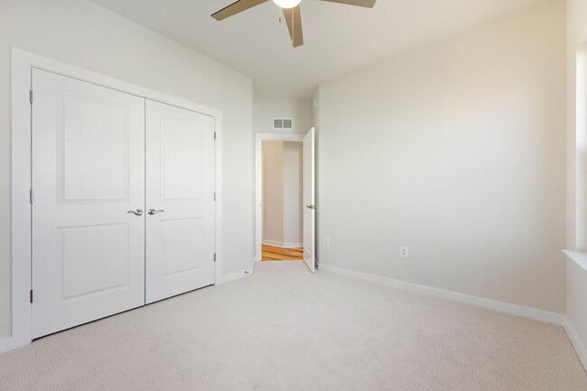 Building Photo - 1017 Venifena Terrace SE