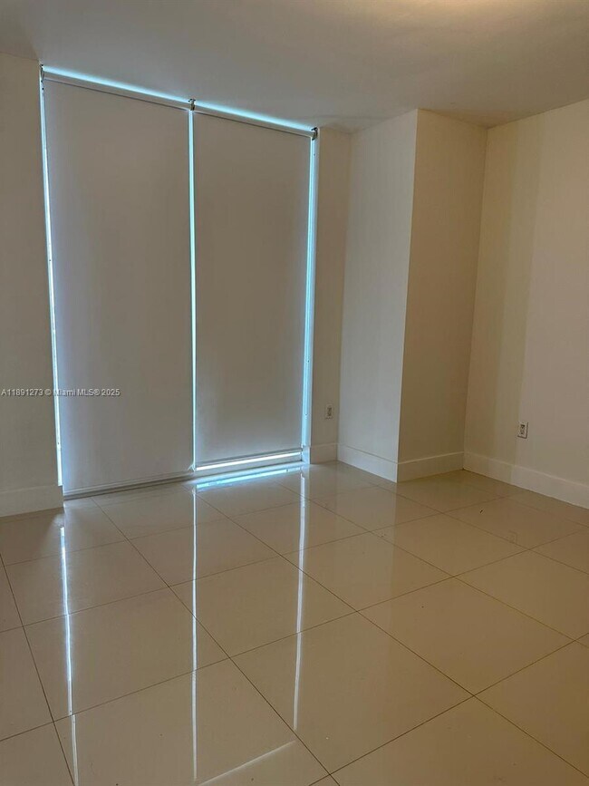Building Photo - 50 Biscayne Blvd