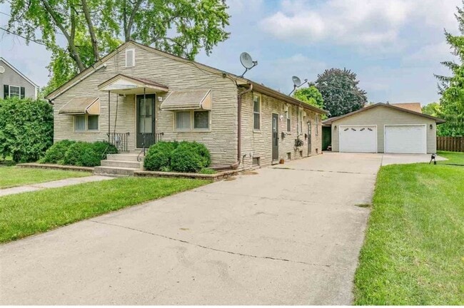 Primary Photo - 749 1/2 State Street, Menasha
