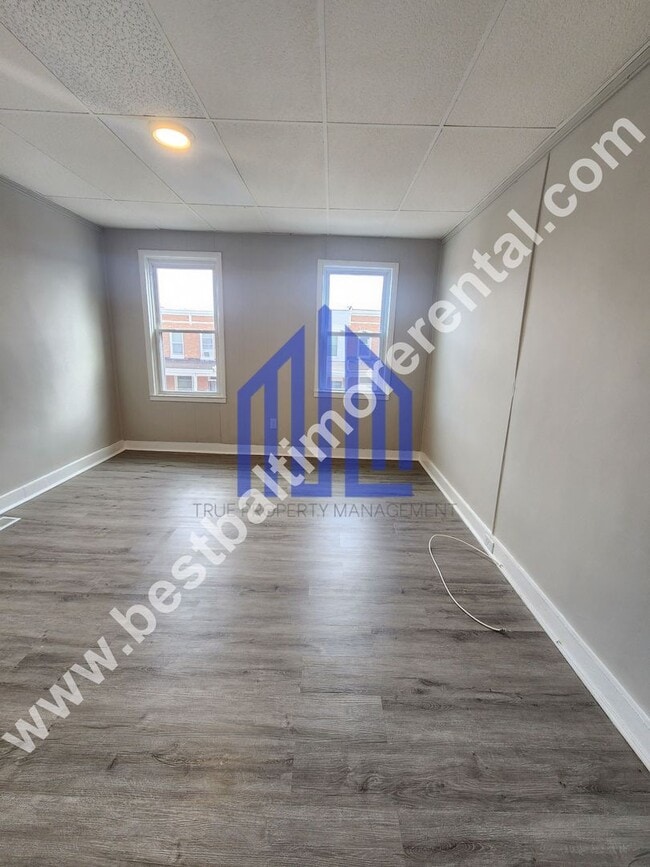 Building Photo - Spacious 3 Bedroom in East Baltimore