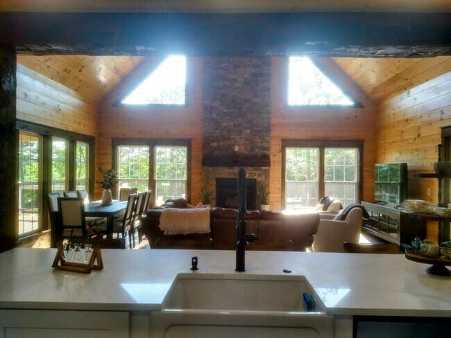 Building Photo - 63 Redwood Ln