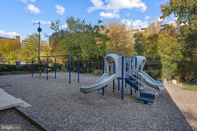 Building Photo - 1378 4th St SW