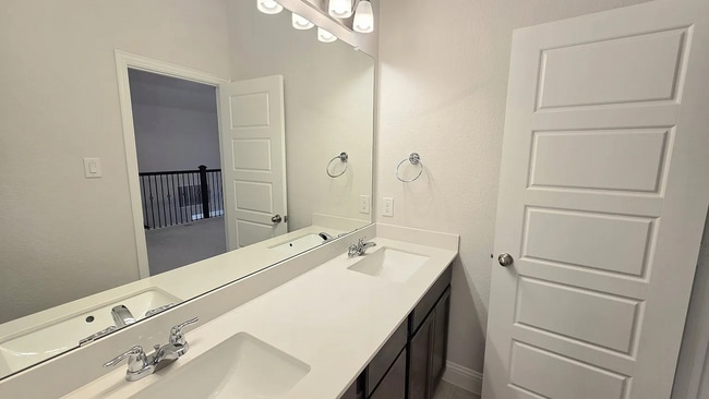 Building Photo - 3029 Hollybrook Ln