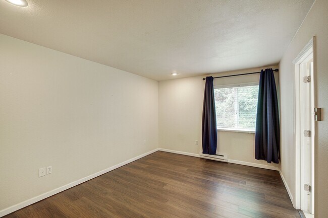 Building Photo - 2bd/2.5ba Woodinville Townhome