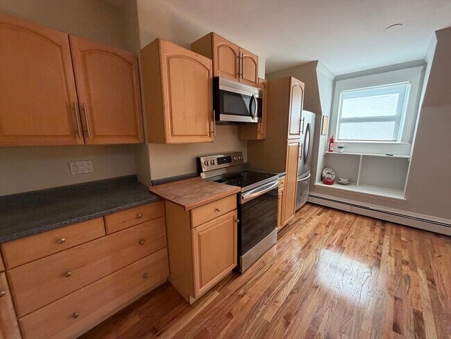 Building Photo - 318 Tappan St