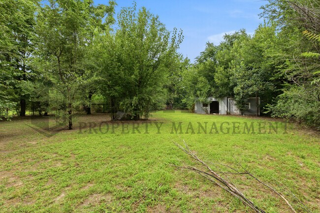 Building Photo - 1620 E Selma St