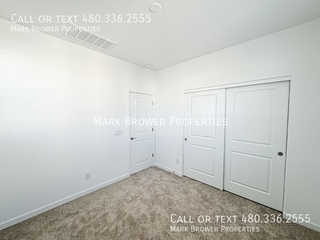 Building Photo - 9852 E Tamery Ave
