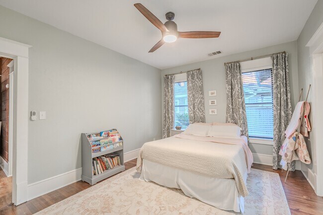 Building Photo - Updated Historically Charming Bungalow walking distance to Greenville Ave