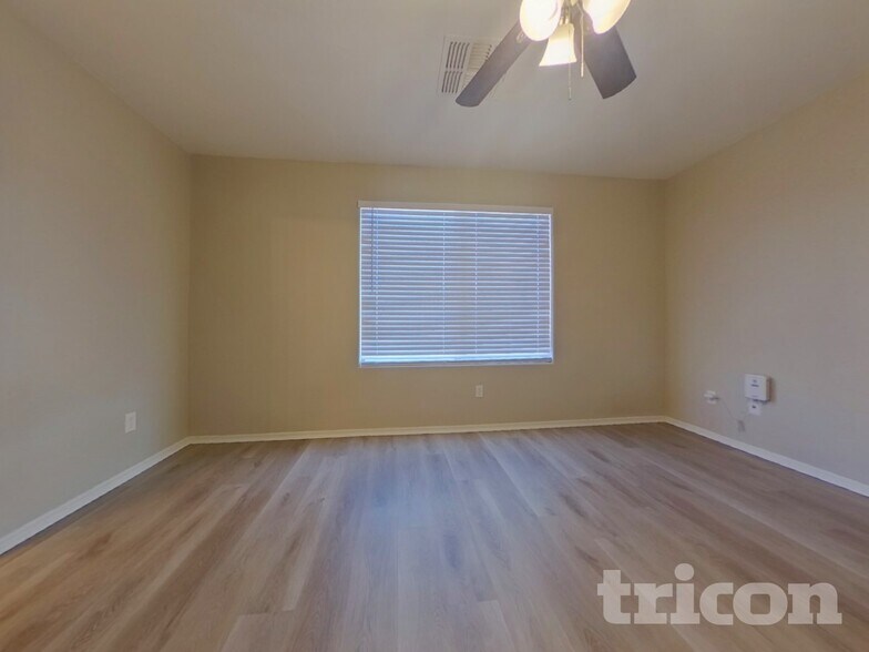 Building Photo - 25760 W Valley View Dr