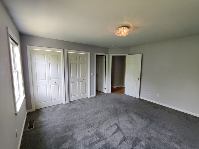 Building Photo - 6 Stephanie Ln