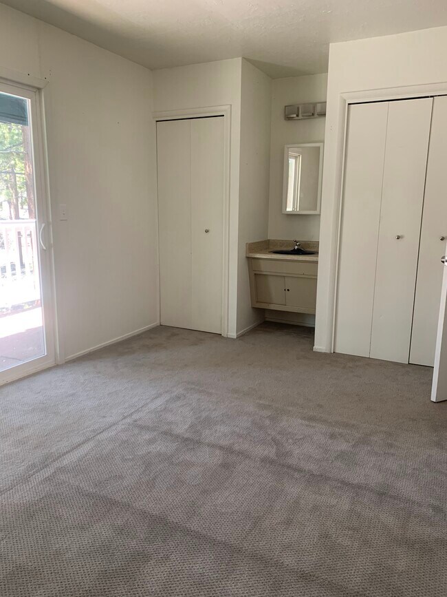 Building Photo - 484 Mcfaul Way