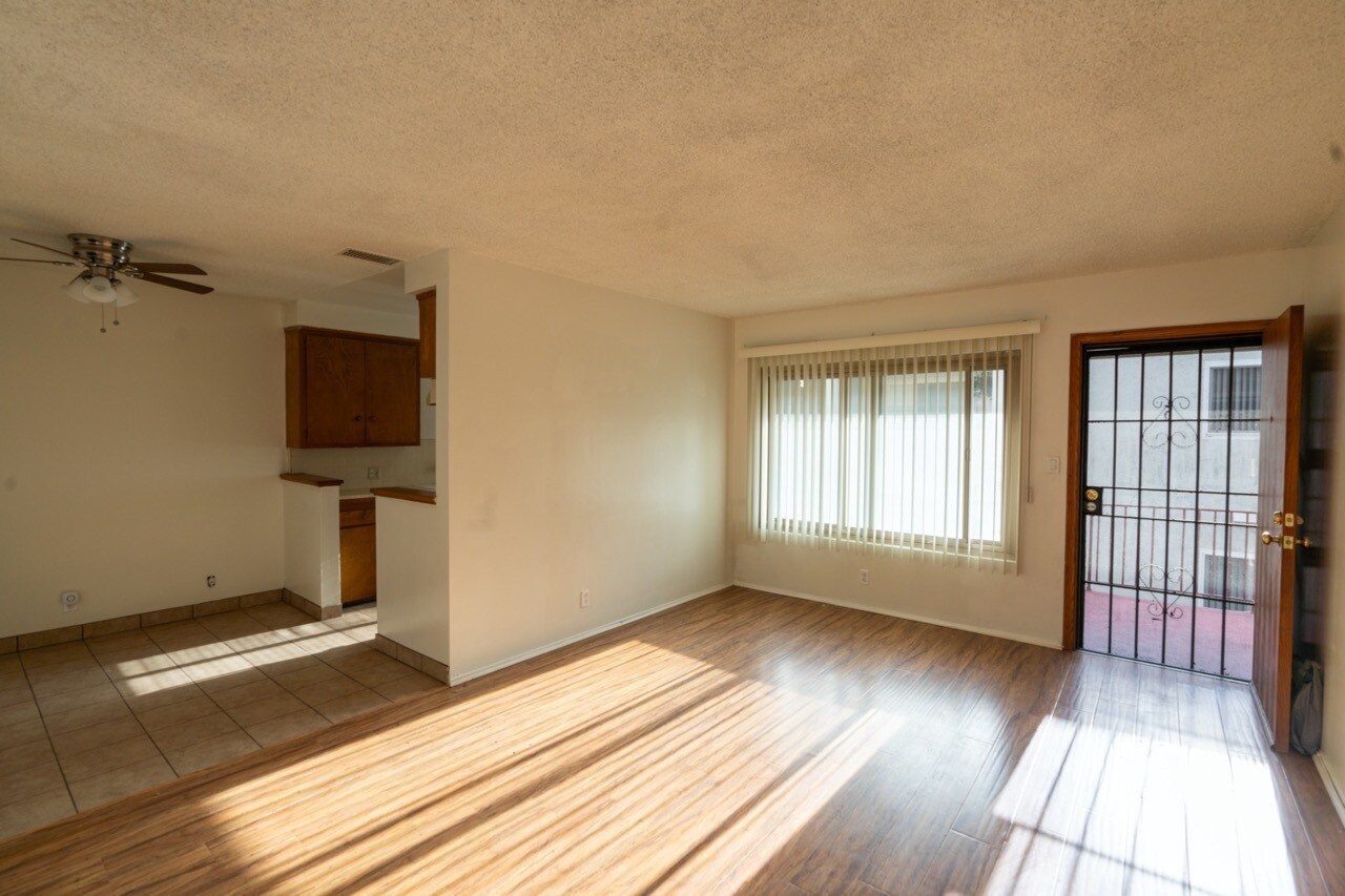 Building Photo - 234 E Tamarack Ave