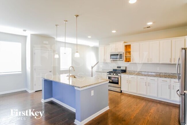 Building Photo - 216 Rhodes Ct