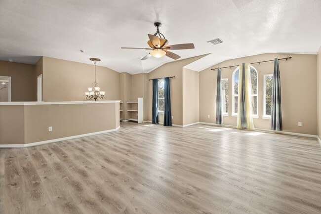 Building Photo - 5817 Vineyard Hill Dr