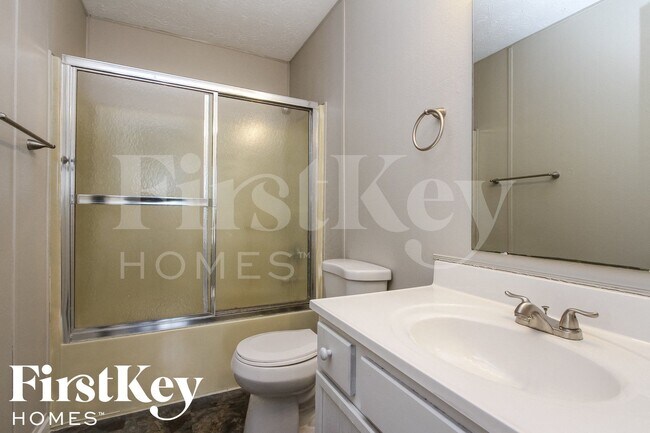 Building Photo - 1921 S Werges Ave