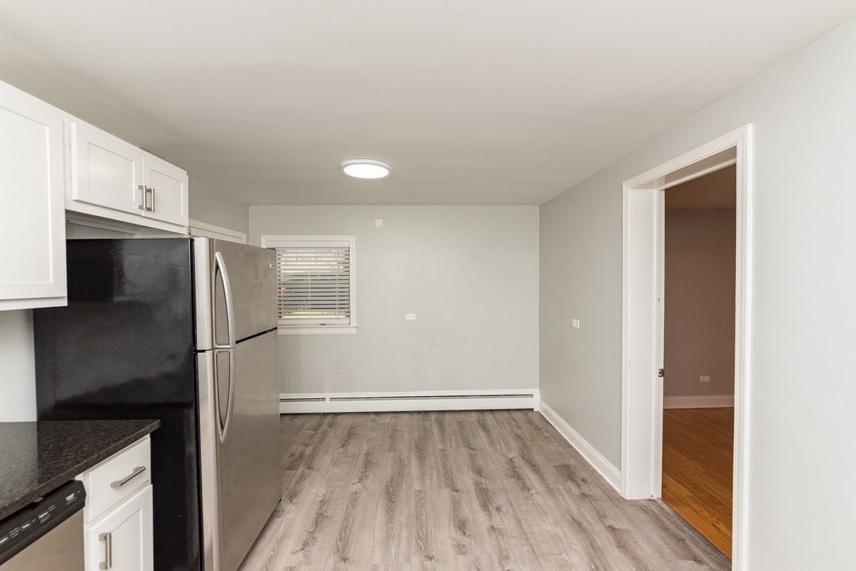 Building Photo - 5020 N Washtenaw Ave