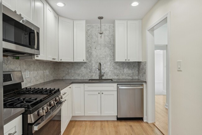 Building Photo - 4725 Thatcher Ave