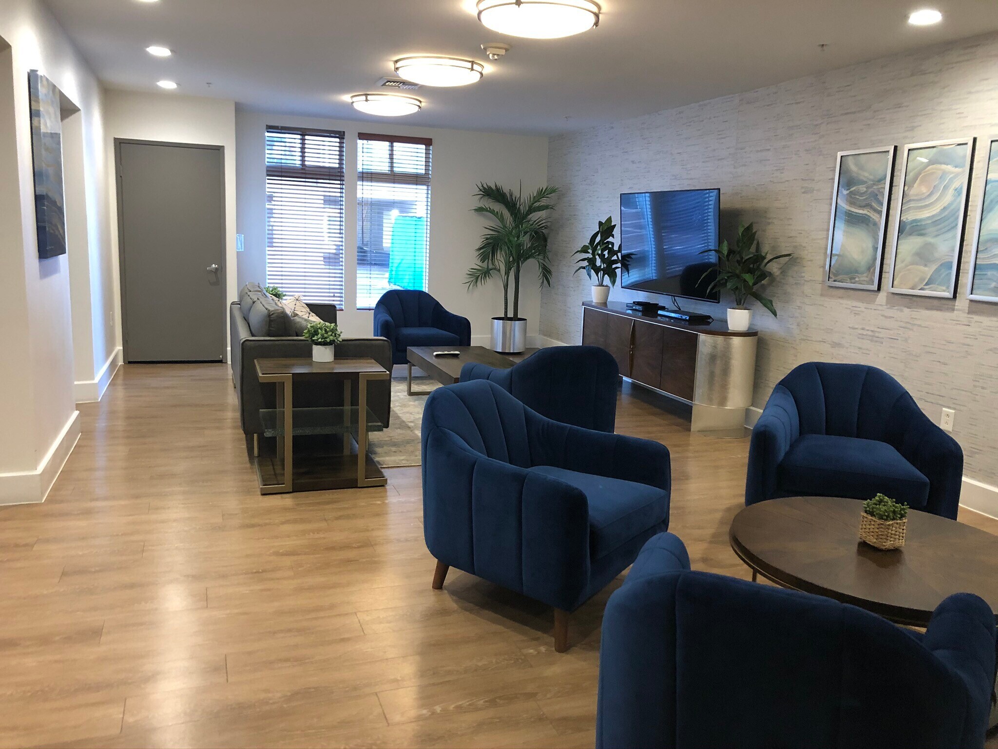 Building Photo - 388 E Ocean Blvd