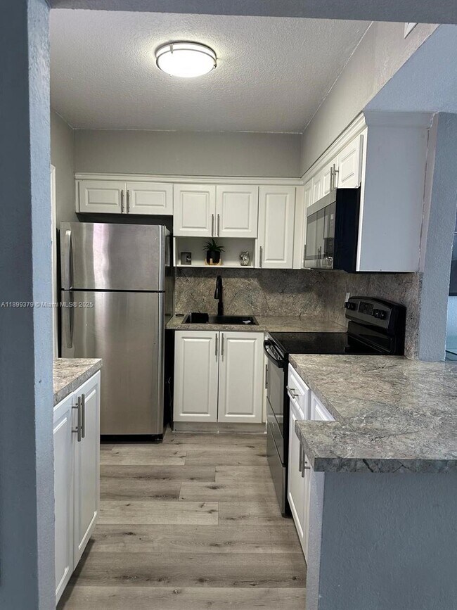 Building Photo - 20201 NE 29th Ct