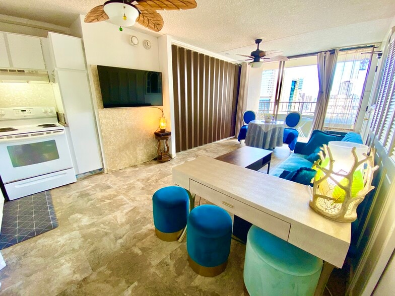 Building Photo - 2240 Kuhio Ave
