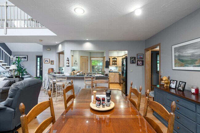 Building Photo - 39 Robertson Dr