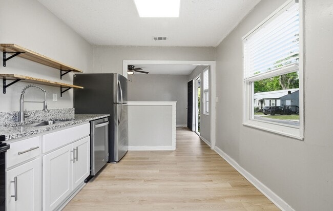 Building Photo - Renovated 2 Bedroom Jacksonville Heights Duplex Apartment