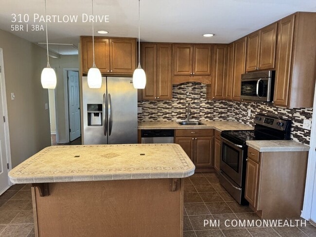 Building Photo - 310 Partlow Dr